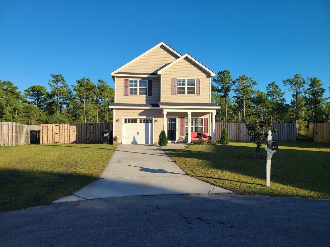 Foto principal - 3 Bedroom, 2.5 bath home - Sneads Ferry - ...