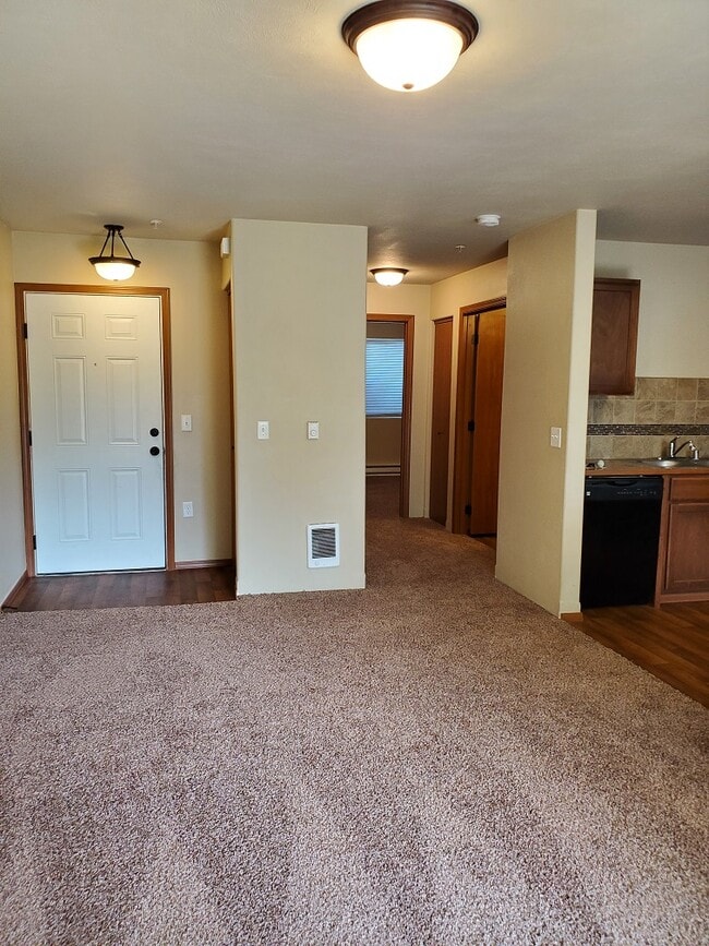 Building Photo - Barker Ridge