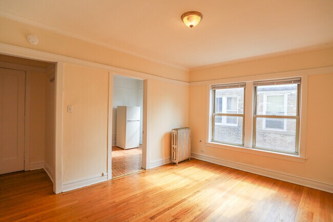 Building Photo - 3349 W Ainslie St