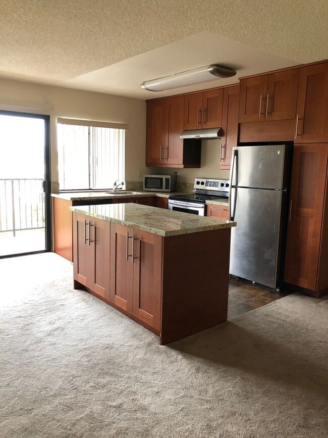 Foto del edificio - San Carlos 2/2 Upgraded Condo For Lease