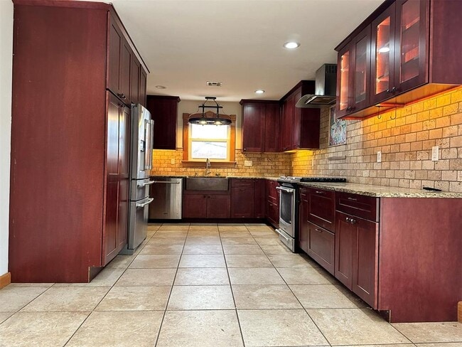Building Photo - 2833 Kent Dr