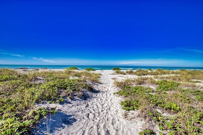 Building Photo - Seasonal Short-Term Condo on Venice Island...