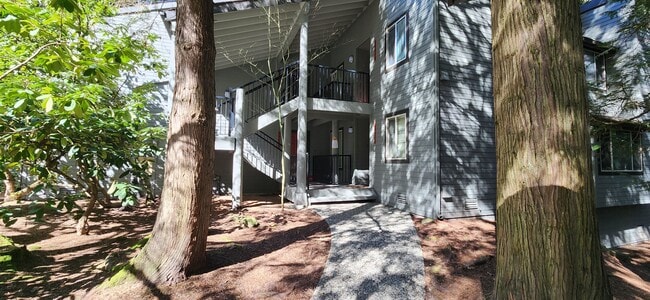 Building Photo - 14620 NE 80th Pl