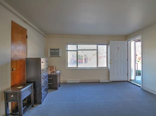 Interior Photo - 1820-1860 Alpine Ave