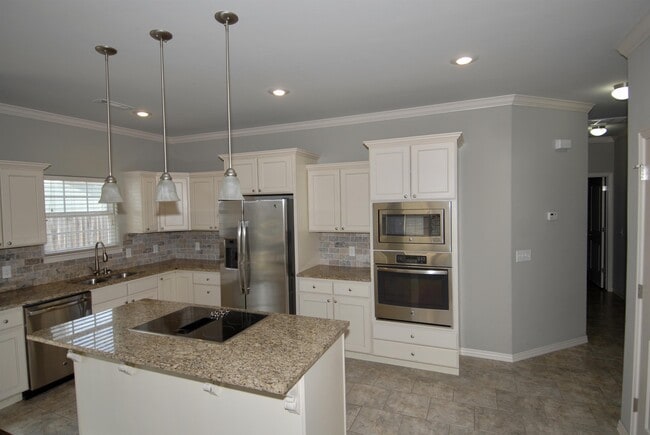 Building Photo - 554 N Keats Dr