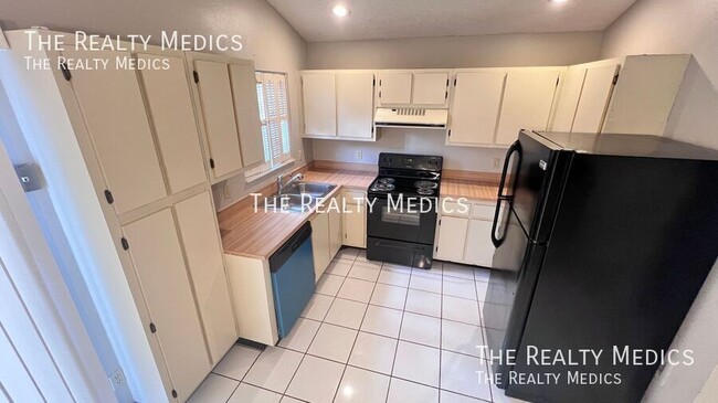 Building Photo - 153 Becky Thatcher Ct