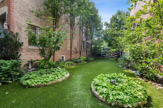 Foto del edificio - 2226 N Magnolia Ave