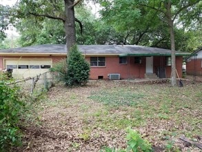 Building Photo - 2307 Pine Tree Rd