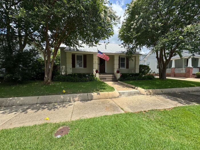 Foto principal - Pensacola - East Hill / Downtown - 4 bedro...