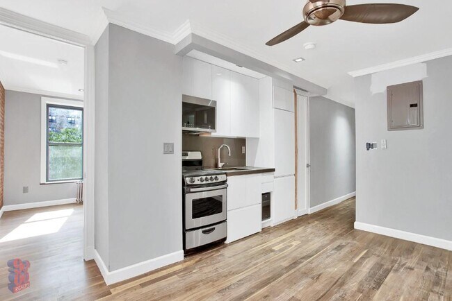 Building Photo - 2100 2nd Ave