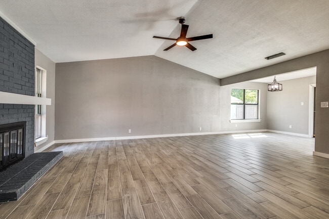 Building Photo - 1638 Glenhill Ln