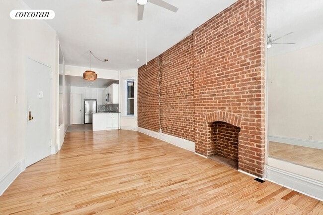 Building Photo - 423 E 84th St