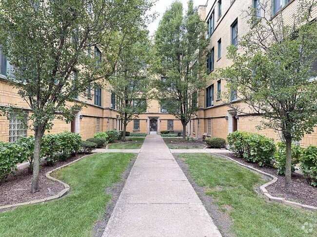 Building Photo - 2332 N Spaulding Ave