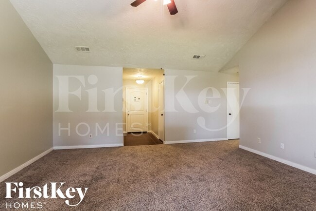 Foto del edificio - 16710 Lonesome Quail Dr