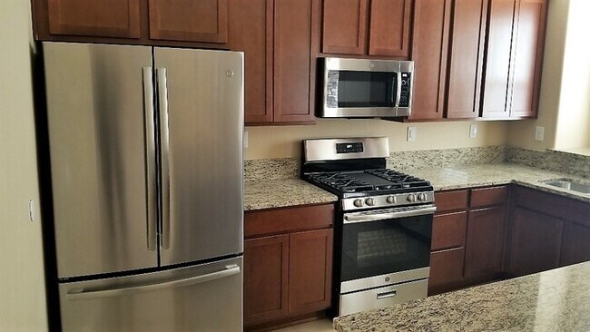 Building Photo - Coming Soon!! Town-home in Alamo Square!