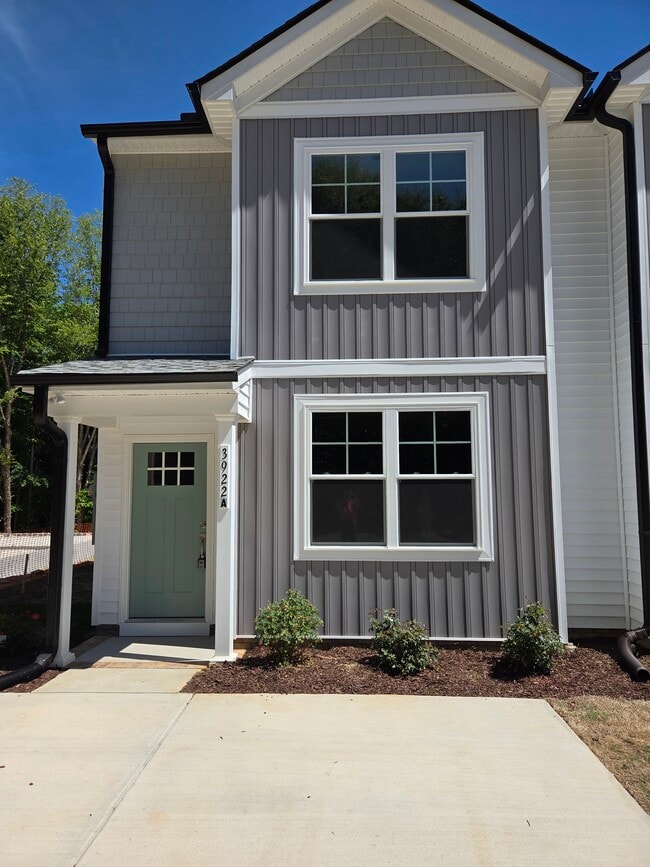 Building Photo - 3922 Gloucester Dr W