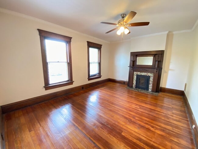 Foto del edificio - Hunter Ave 1045-1047 GW2