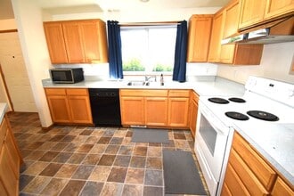 Building Photo - 2880 S 7th Pl