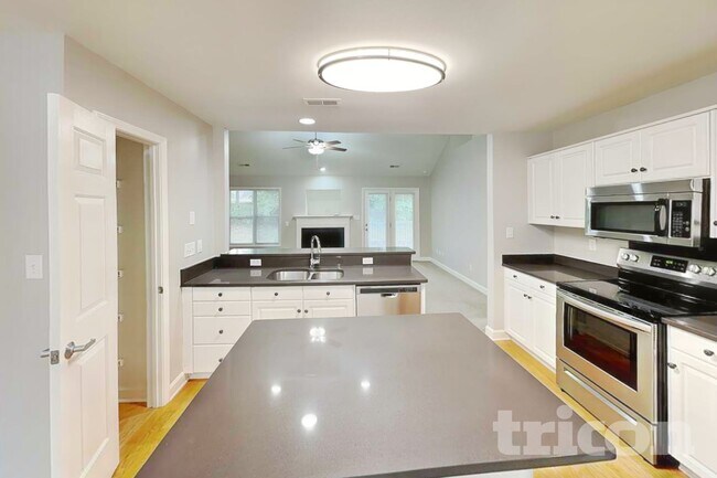 Foto del edificio - 4407 Gladwood Ln