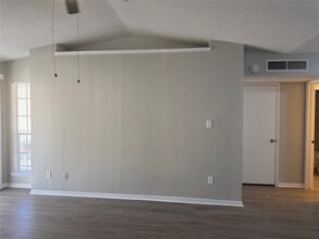 Building Photo - 2121 Hepburn St