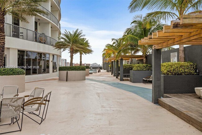 Foto del edificio - 1750 N Bayshore Dr