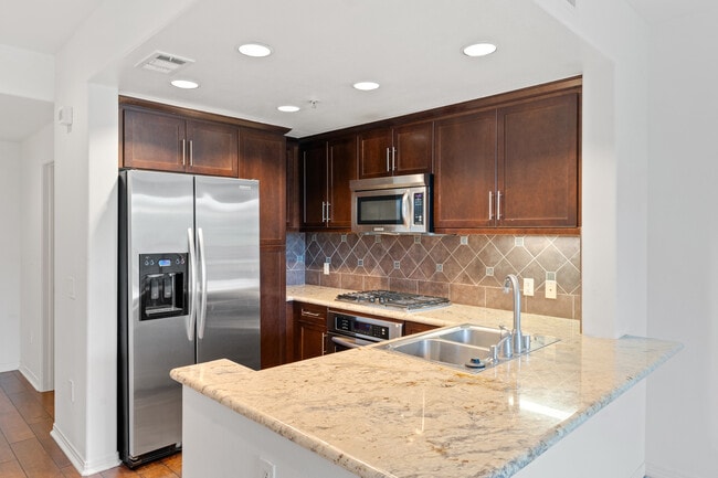 Foto del edificio - 931 E Walnut St