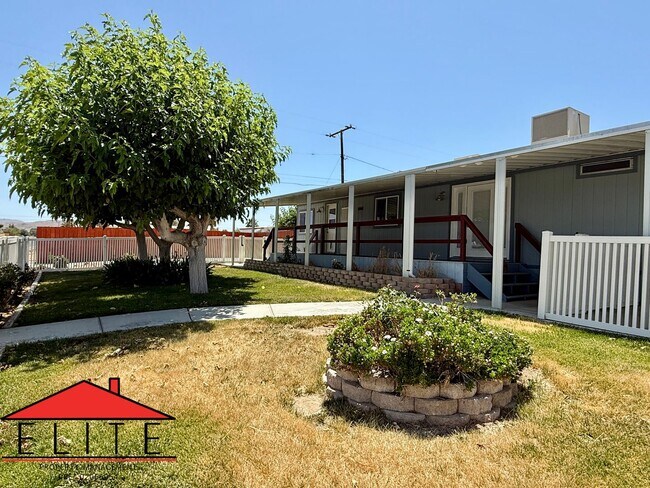 Foto del edificio - AVAILABLE NOW!!