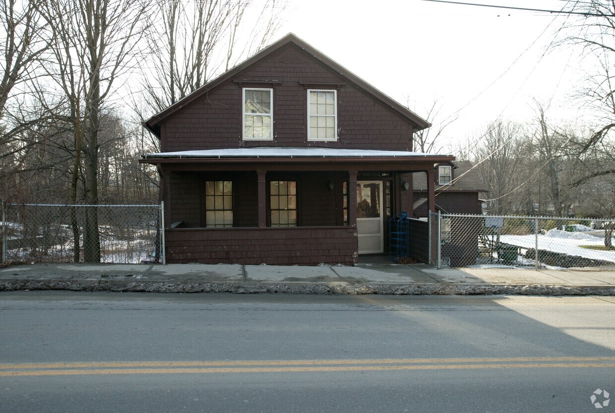 Building Photo - 6-8 Town St