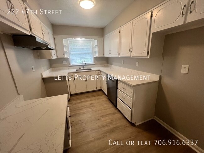 Building Photo - Large Patio, Storage and Covered Parking ,...