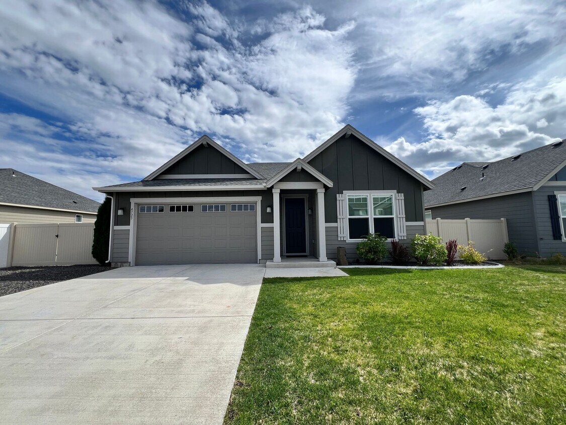 Foto principal - Newer Construction Home in Mae Valley!
