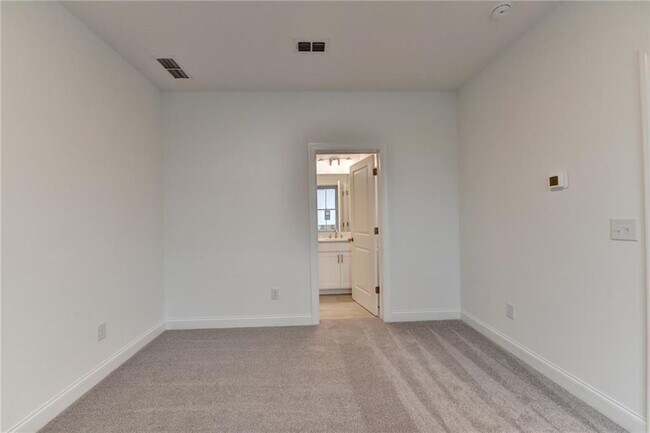 Foto del edificio - 5428 Howington Ct