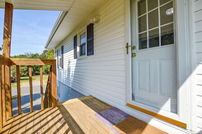 Foto del edificio - 2-Bedroom Retreat on Country Haven Lane – ...