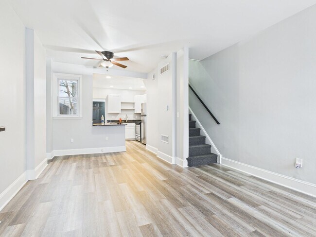 Foto del edificio - FULLY REMODELED 2 STORY TOWNHOME IN UNIVERSITY CITY