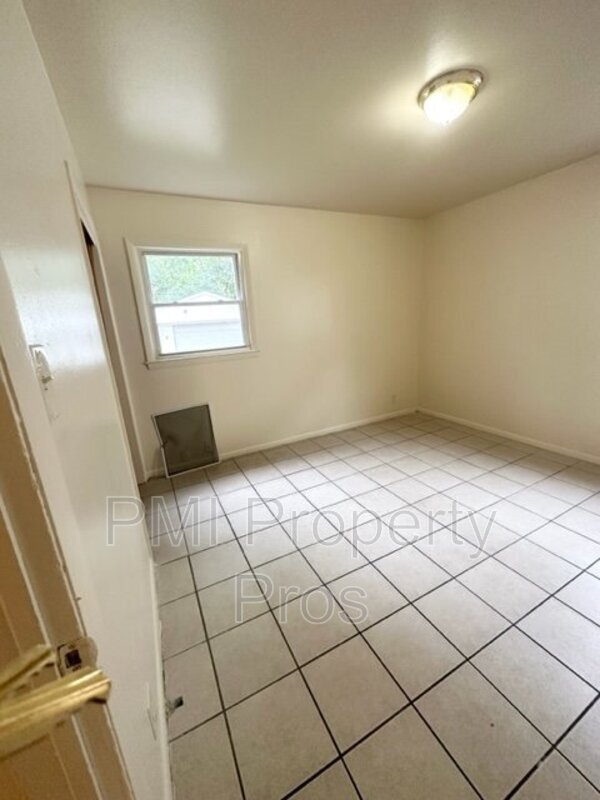 Building Photo - 4954 N 48th St