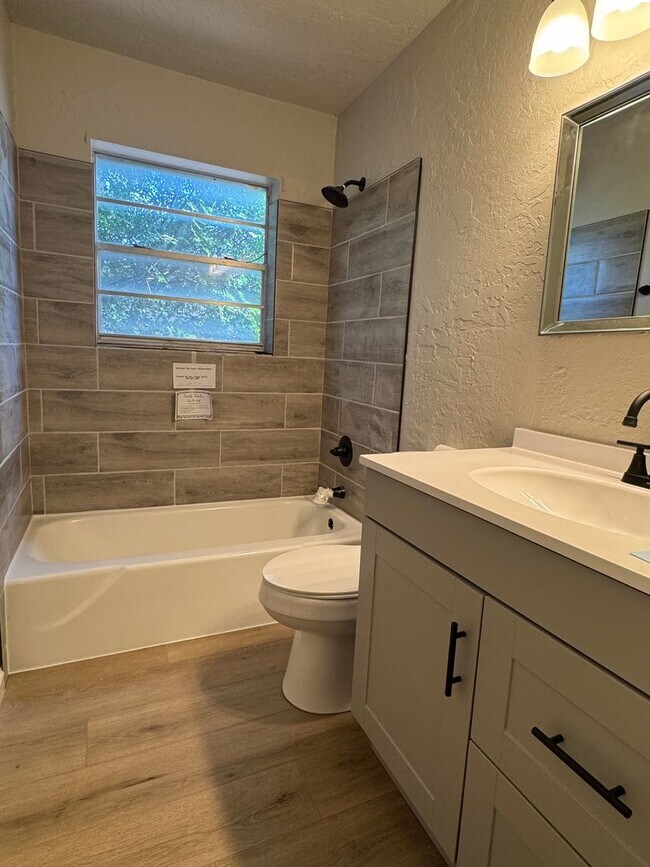 Foto del edificio - 5507 Briarwood Dr NW