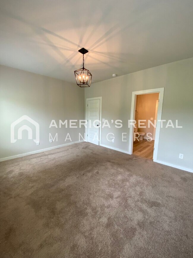 Foto del edificio - Home for Rent in Weaver, AL!!! Available to View Now!!