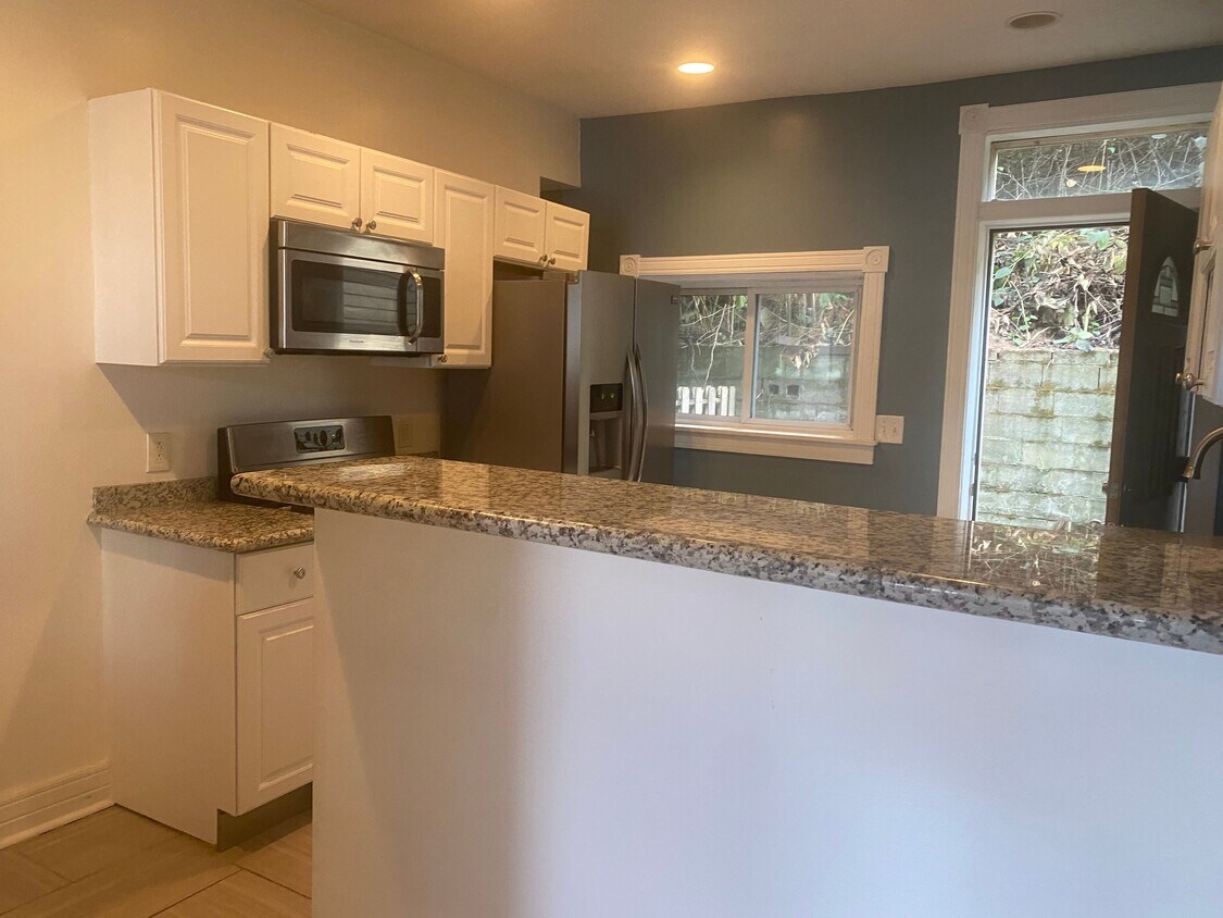 Foto principal - 6002 Butler St