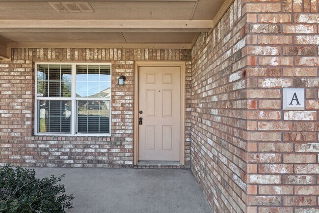 Building Photo - PM1-TEMP609 W Karey Dr
