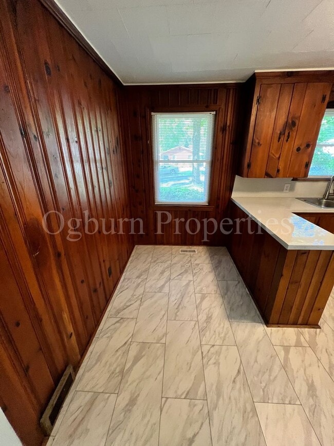 Building Photo - 185 Euclid St-2BR/1BA-WFU/Polo Rd Area HOM...