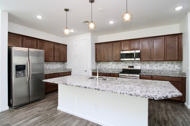 Building Photo - 20815 N 40th Dr