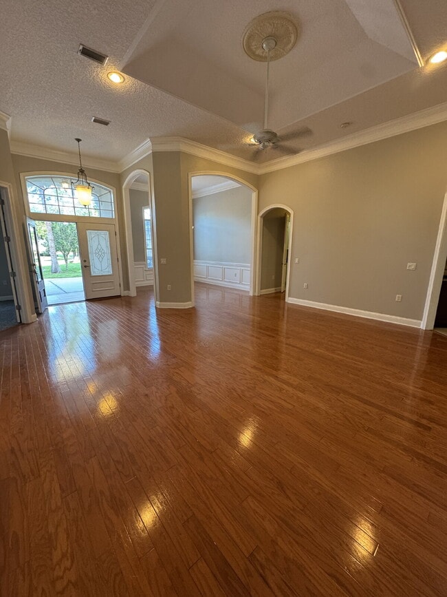 Building Photo - 4 bedroom 4 bath in gated community in Ora...