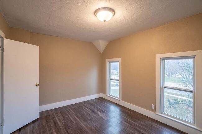 Foto del edificio - 4 Bedroom 1 Bath - Short term lease available contact for more information