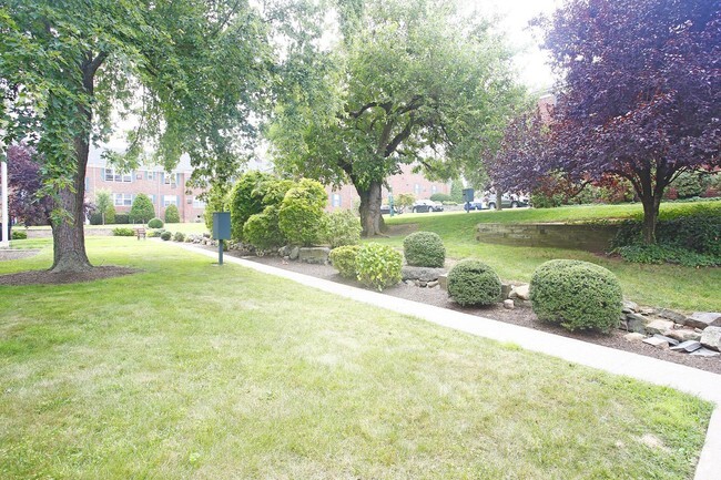 Courtyard - New England Village