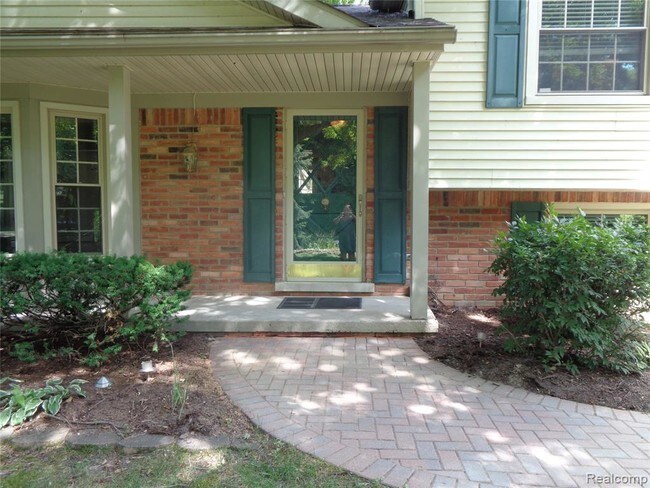Foto del edificio - 5107 Wing Lake Rd
