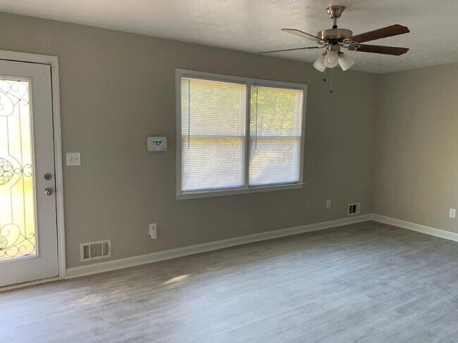 Foto del edificio - Totally Renovated 3br/2ba Home in MOVE-IN ...