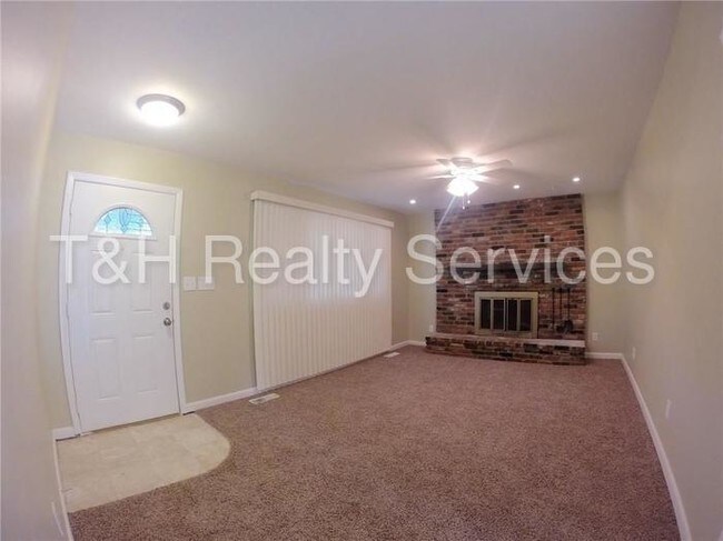 Building Photo - 539 S Fuller Dr