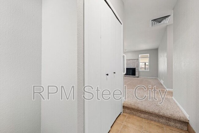 Building Photo - 2 Lupine Ct