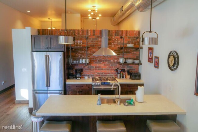 Foto del edificio - 1 br, 1 bath Condo - 214 East 2nd Street