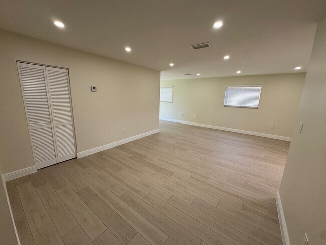 Foto del edificio - 7335 SW 23rd St