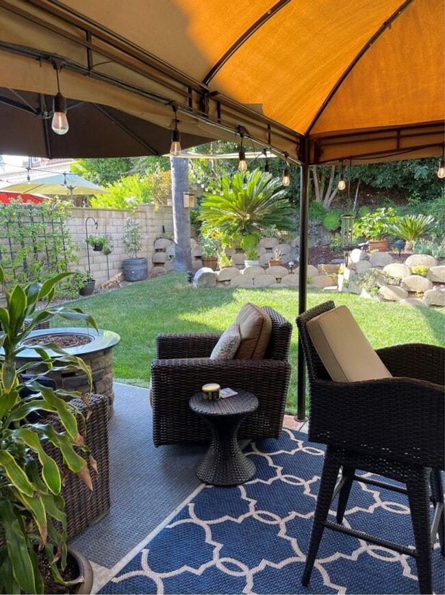 Building Photo - BEAUTIFUL 2 STORY HOME WITH HUGE MASTER BE...